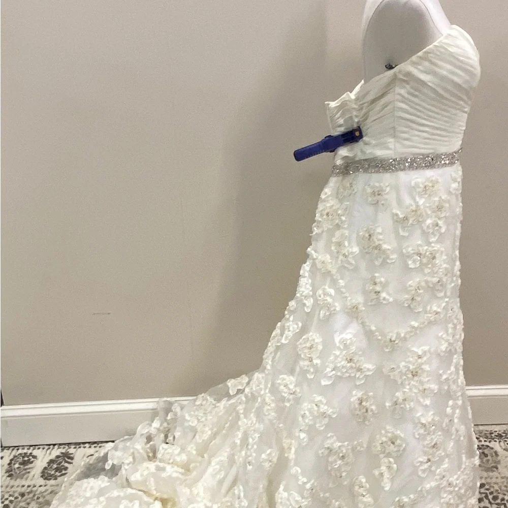 NWT Tony Bowls Wedding Dress. Size 14. - Picture 6 of 9